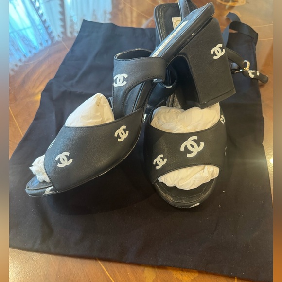 CC printed block heel sandals Sz 41. Fits 9.5 - Picture 3 of 16